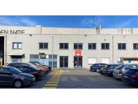 450 m² instapklaar kantoorruimte vlakbij de r4 te desteld...