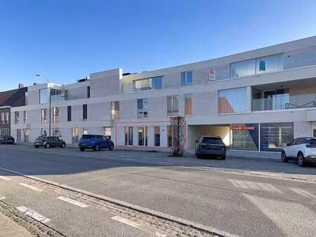 propriété commerciale de plain-pied à vendre près du centre