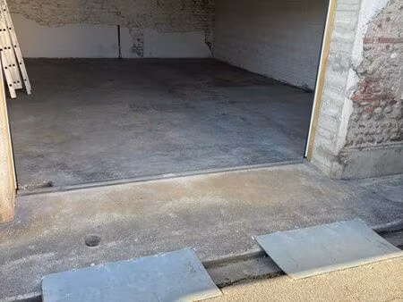 location emplacement moto -garage-