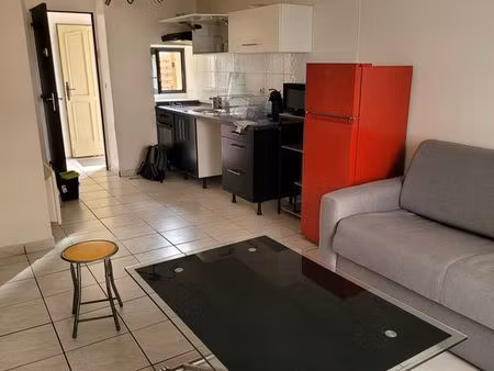 appartement / studio meublé 25 m2 rez de chaussé proche centre ville