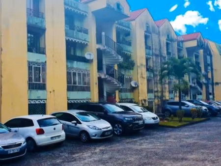 f2 avec terrasse au calme