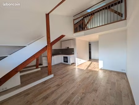 f2 avec mezzanine à 2 pas du métro