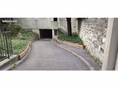 garage box quartier gare proche entrée transilien n métro ligne 15