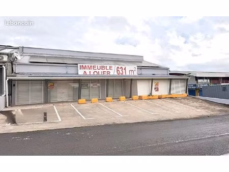 local commercial 631 m² lamentin