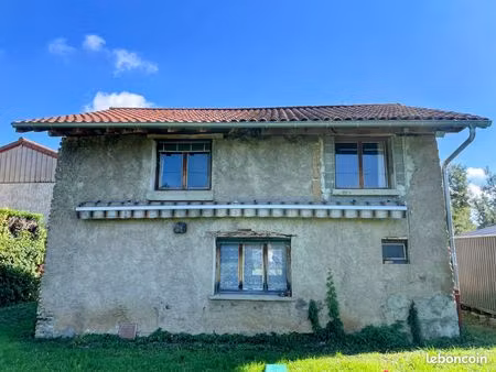 maison ancienne - 92m2 + dépendances - 4460m2 de terrain avec rivière
