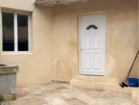 studio avec terrasse et jardinet