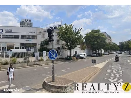 local restaurant 300 m²