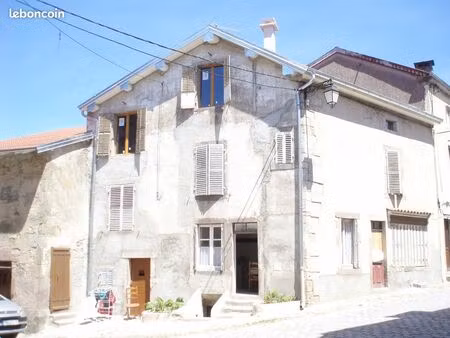 fontenoy le chateau  maison de village à restaurer sauf toiture faite  avec remise attenan