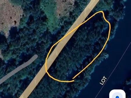 terrain bordure de lot