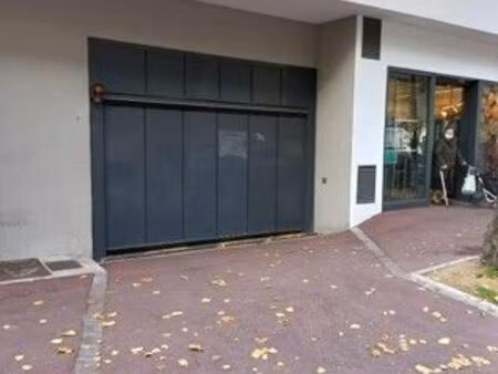 loue parking a montretout