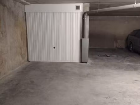 box / garage face rer robinson 13m2