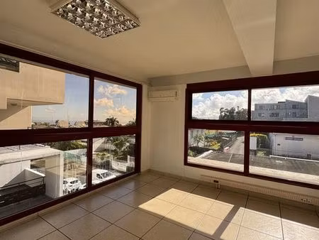 bureaux 73 m² tampon