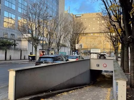 location place de parking couvert sécurisé