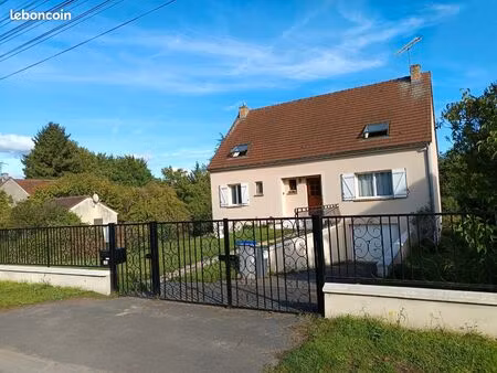 beau pavillon 6 pièces d'environ 140m2 sur sous-sol total