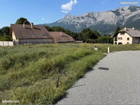 terrain viabilisé libre constructeur plein sud vue montagnes
