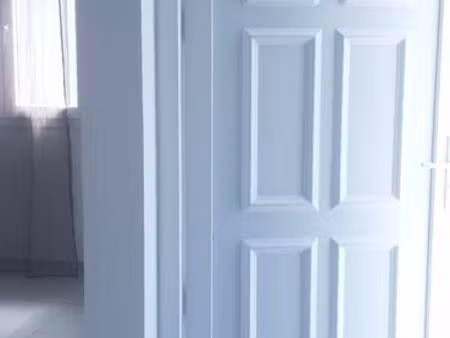 f2 meublé climatisé a louer sur macouria au prix de 800 euros