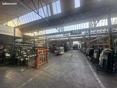 local bureaux 1 660 m²