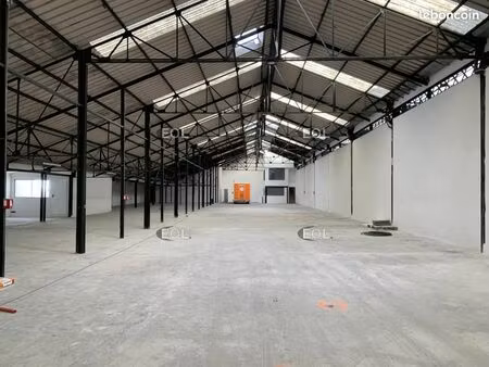 local d'activité 1 957 m²