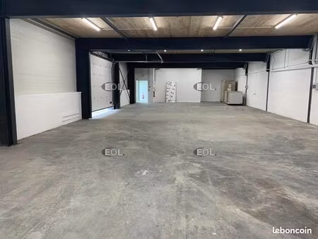 local d'activité 300 m²