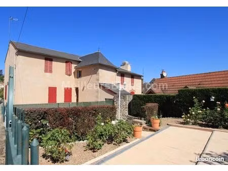 immeuble 13 pièces 371 m²