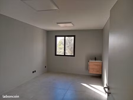 local professionnel santé 15 m2