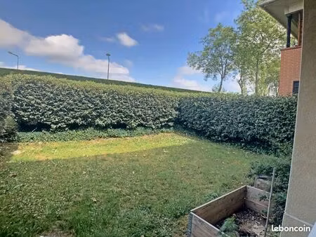 t2 meublé à auterive avec jardin privatif