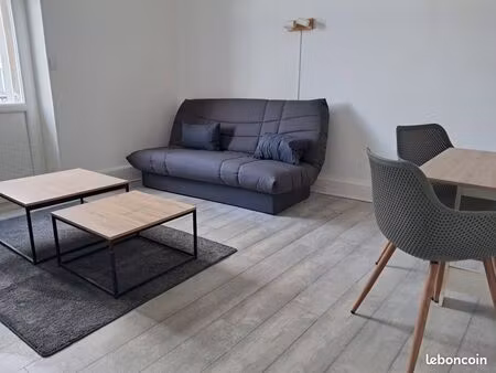 grand studio centre de contrexéville eau inclus dans le loyer