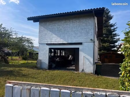 bâtiment de 100m2 à rénover dans centre ville parempuyre