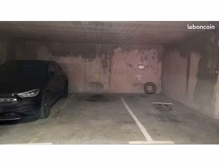 emplacement de parking les baumes istres