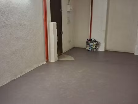 rare local/cave 30m2 à 5 minutes à pieds de gare saint-charles