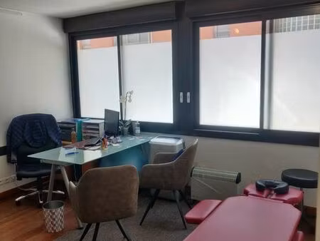 local professionnel cote pavée place dupuy