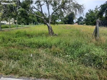 terrain 450 m² guillos