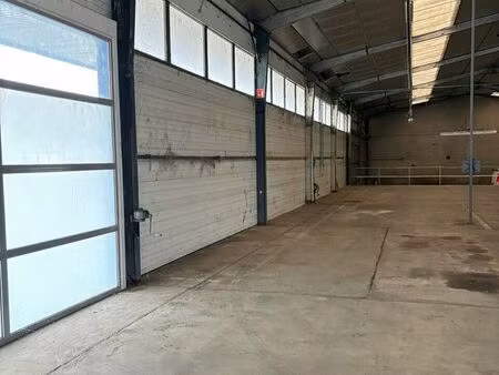 local d'activite 2032 m² saint pierre des corps