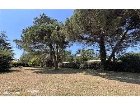 terrain 577 m² laruscade