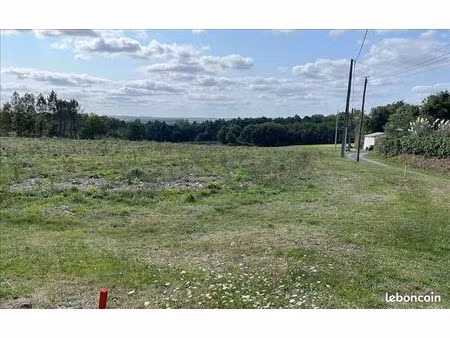 terrain 702 m² montguyon