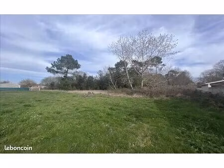 terrain 1 400 m² etauliers