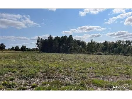 terrain 779 m² montguyon