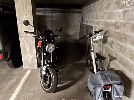 parking moto (2 places) gare st jean