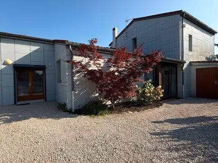 maison 4 chambres  tout confort  155 m² avec piscine et jardin arboré. vue crussol