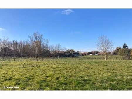 terrain 1 672 m² rieumes