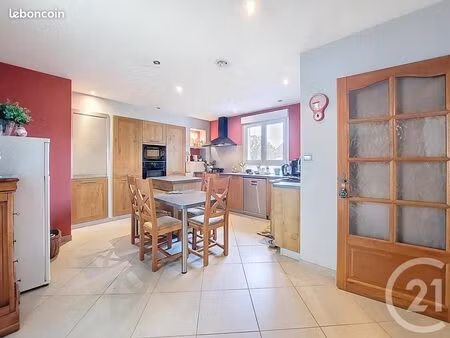 propriété 7 pièces 205 m²