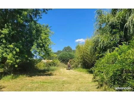 terrain 881 m² laruscade