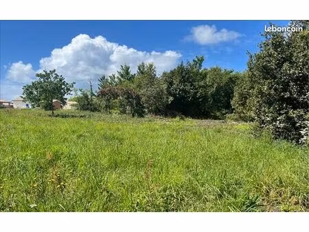 terrain 1 210 m² talais