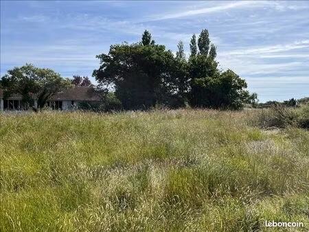 terrain 1 959 m² talais