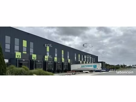 local logistique 21 044 m²