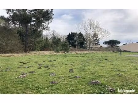 terrain 4 200 m² etauliers