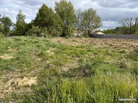 terrain 670 m² grazac