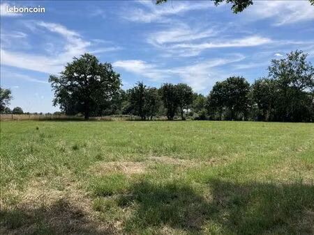 terrain 1 960 m² nozieres