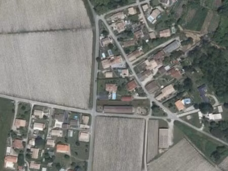 à vendre – terrain constructible 682 m² – divisible – double accès – environnement calme