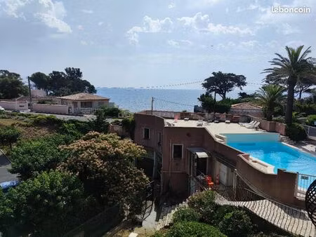 saint-aygulf  studio face à la mer  parking  piscine